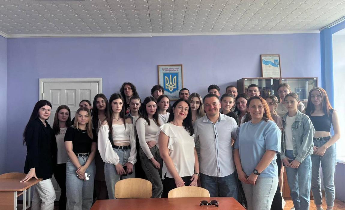 З недавніх пір це новий досвід нашого бюро в основу якого лягло зовсім не розповсюдження реклами і самопрезентації, а саме мета бути відкритим і доступним адвокатом для людей, які того дуже потребують,  а особливо юні студенти правники, якім потрібен наставник-практик.